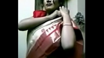 indian night hanimoon first Uncle taught the niece how to have sex with man