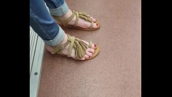 porn jasmin byrne feet Wife handjob to husband standing position