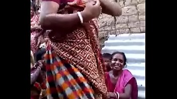 indian chudai auntie me ki bathrooms Two girls ffm threesome cum in mouth compilation